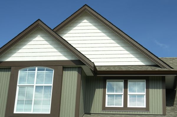 Cost of Vertical Vinyl Siding Repair in Blue Springs