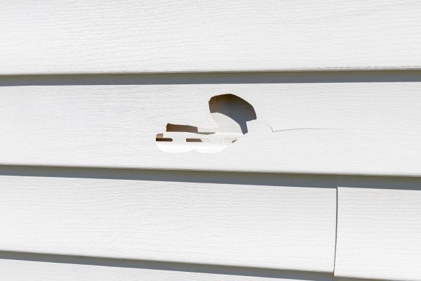 Cost of White Vinyl Siding Repair in Blue Springs