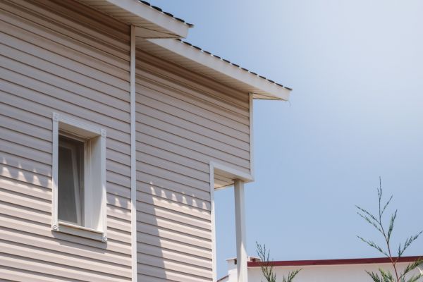 Cost of Vinyl Siding Hole Repair in Blue Springs